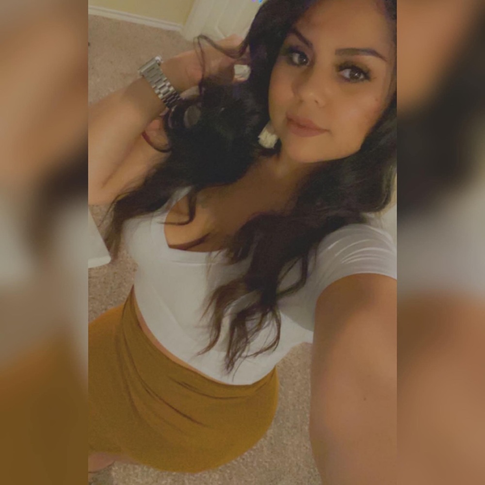 Meet your Posher, Estela